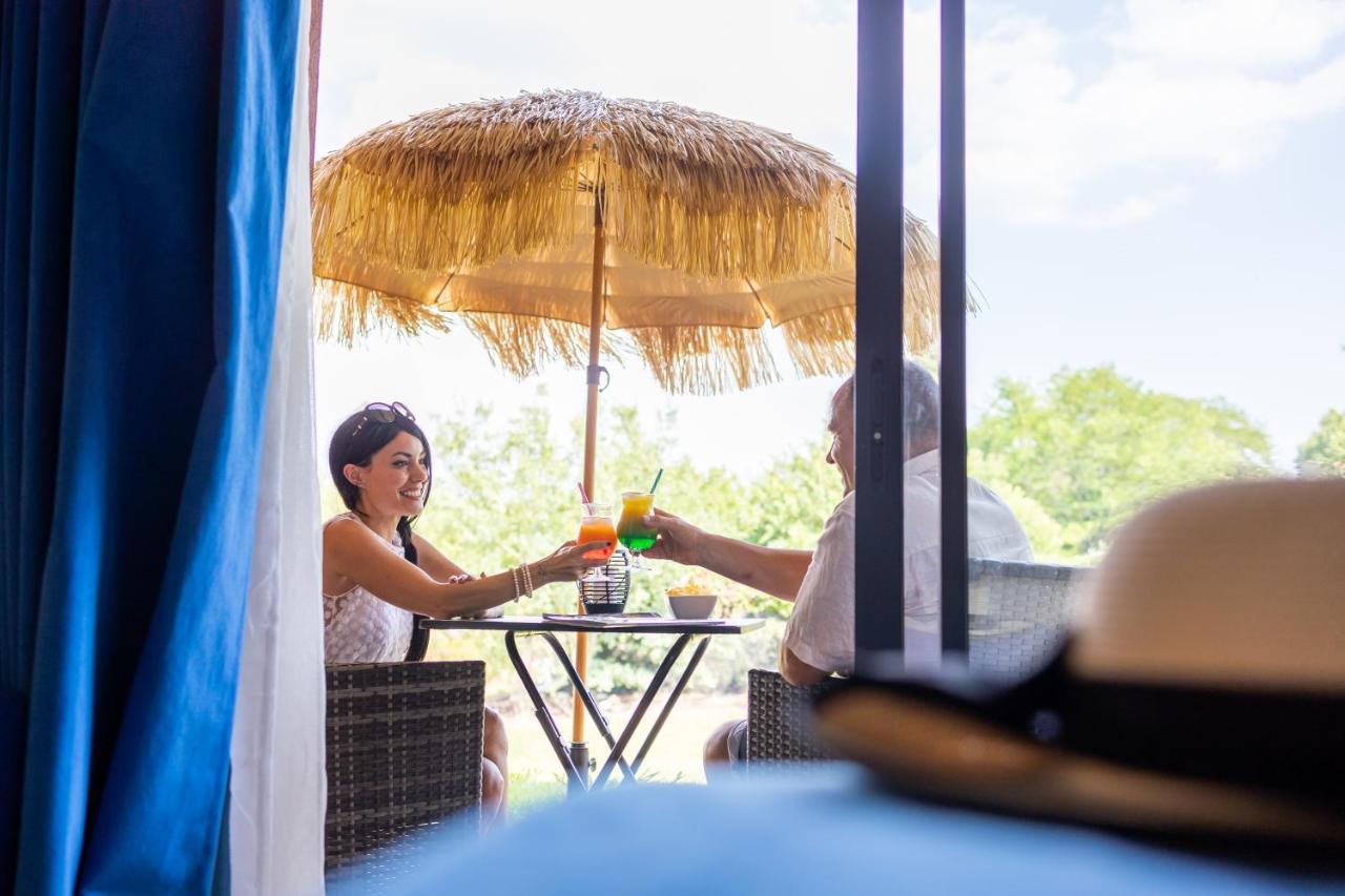 Logis Hotel & Spa Dejeunez Sous L'Arbre Rousset  Eksteriør bilde