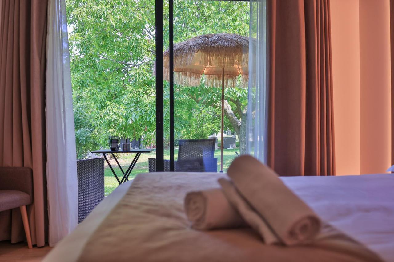 Logis Hotel & Spa Dejeunez Sous L'Arbre Rousset  Eksteriør bilde